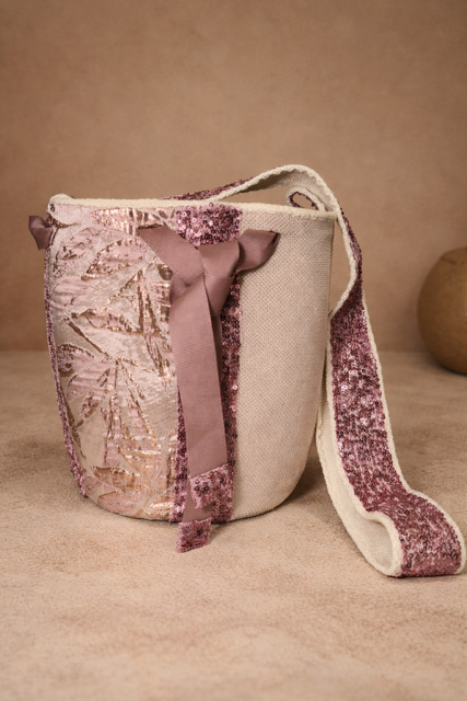 Wayuu mochila bag in Rosa de Seda design